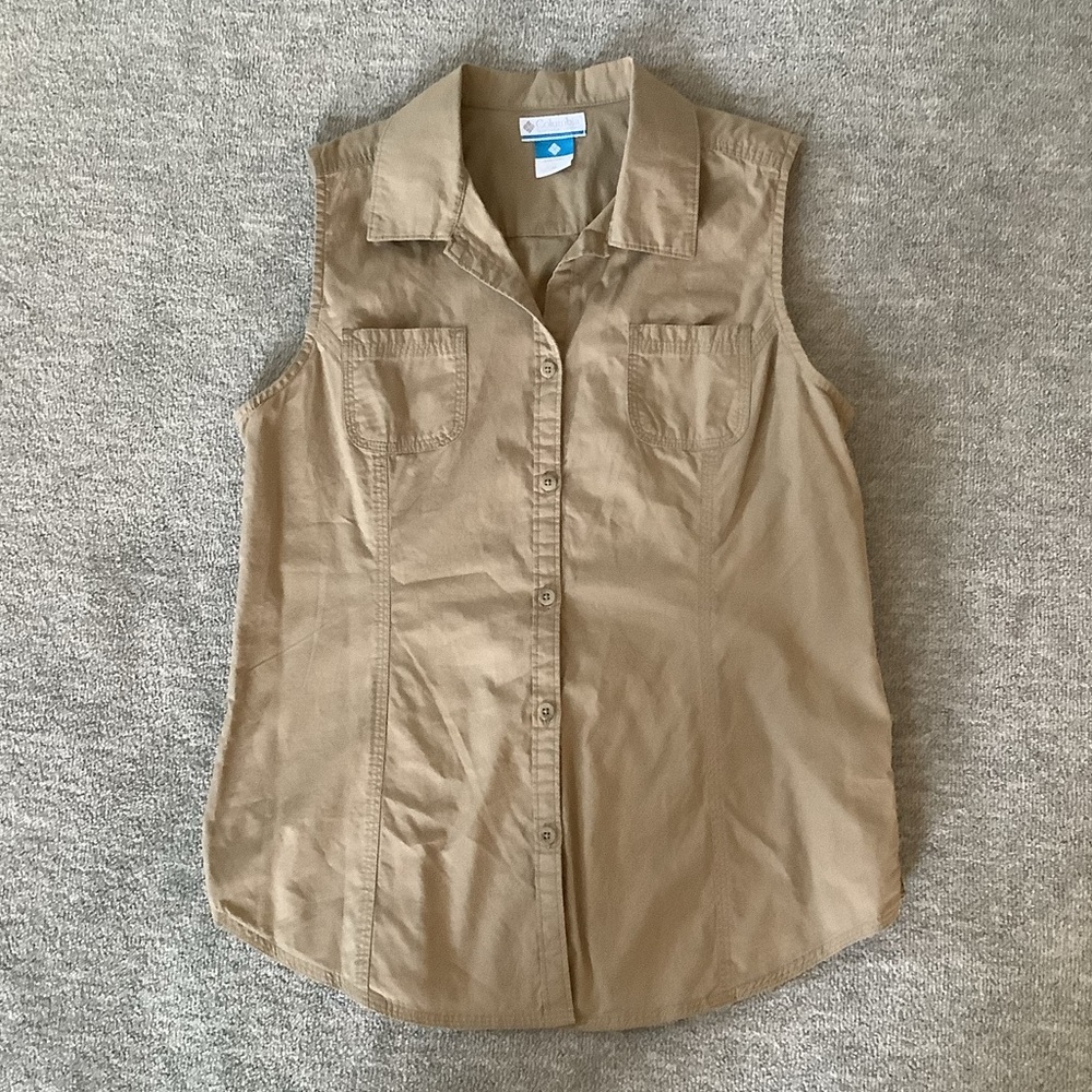 Columbia Sleeveless Button-Down Cotton Shirt in Khaki Sz. M